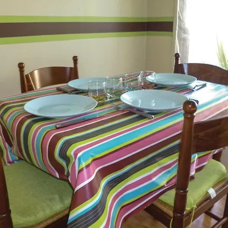 1 Bedroom In Maisy Apartment *