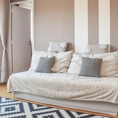 Apartment 1 Bedroom In Maisy Grandcamp-Maisy